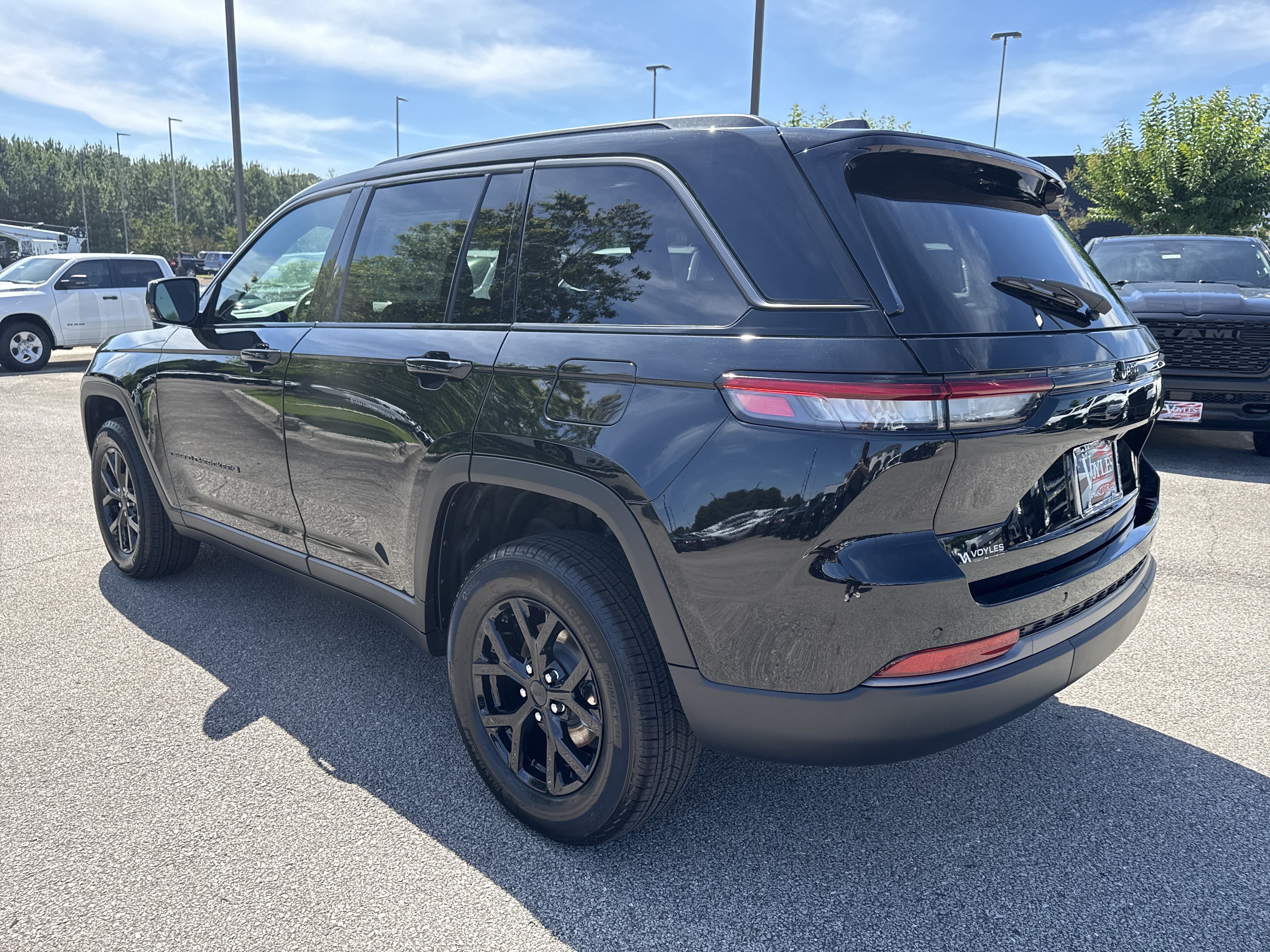New 2026 Jeep Grand Cherokee Altitude RWD image 5