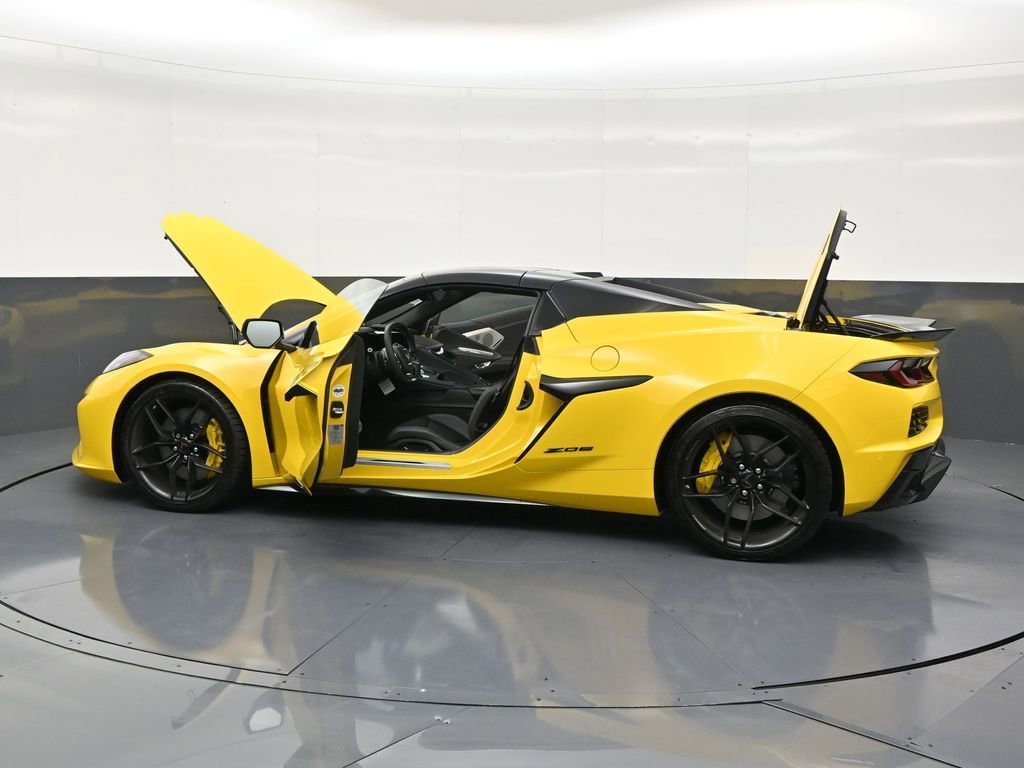 Used 2025 Chevrolet Corvette Z06 image 30