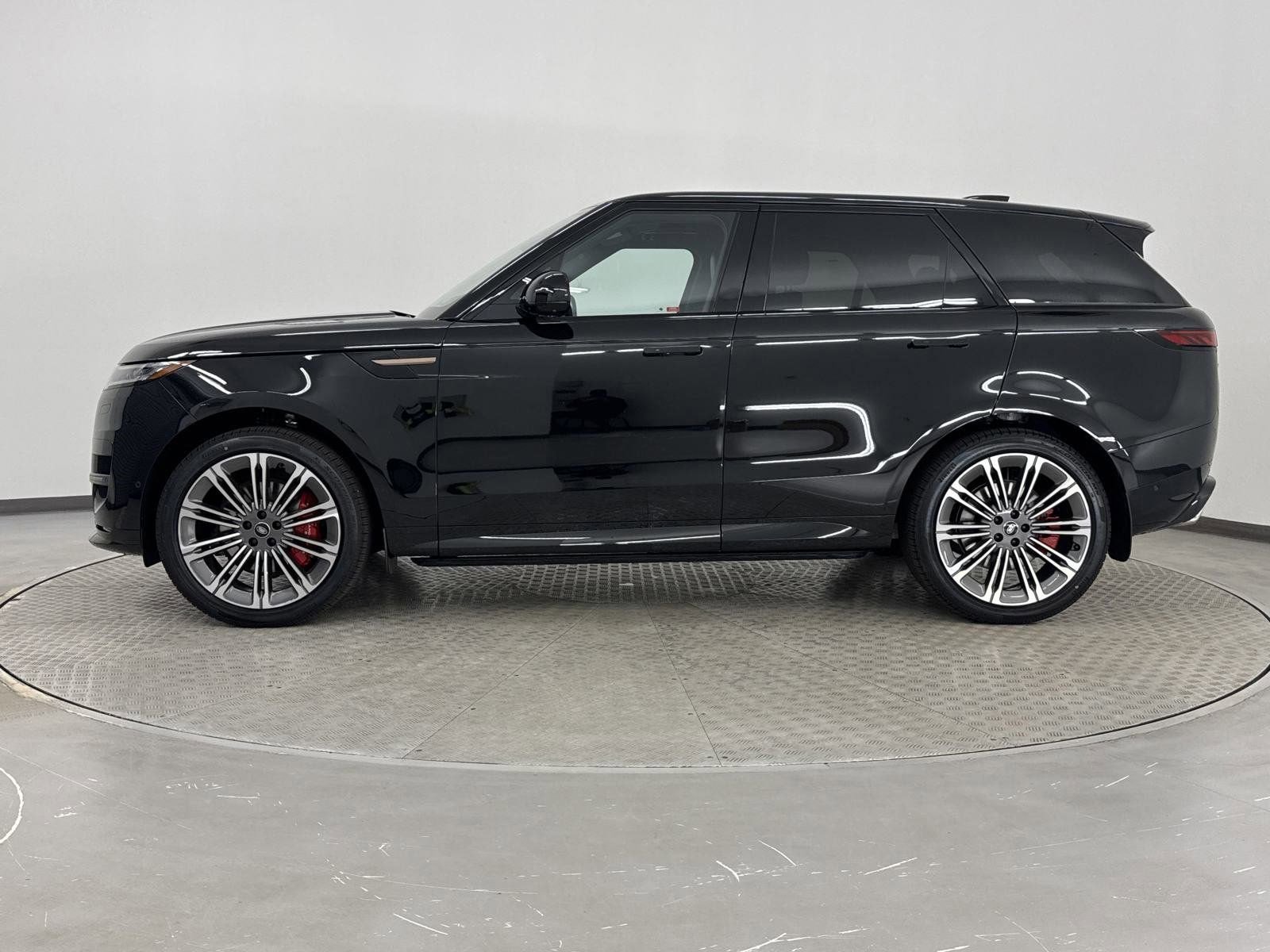 New 2025 Land Rover Range Rover Sport Dynamic SE image 2