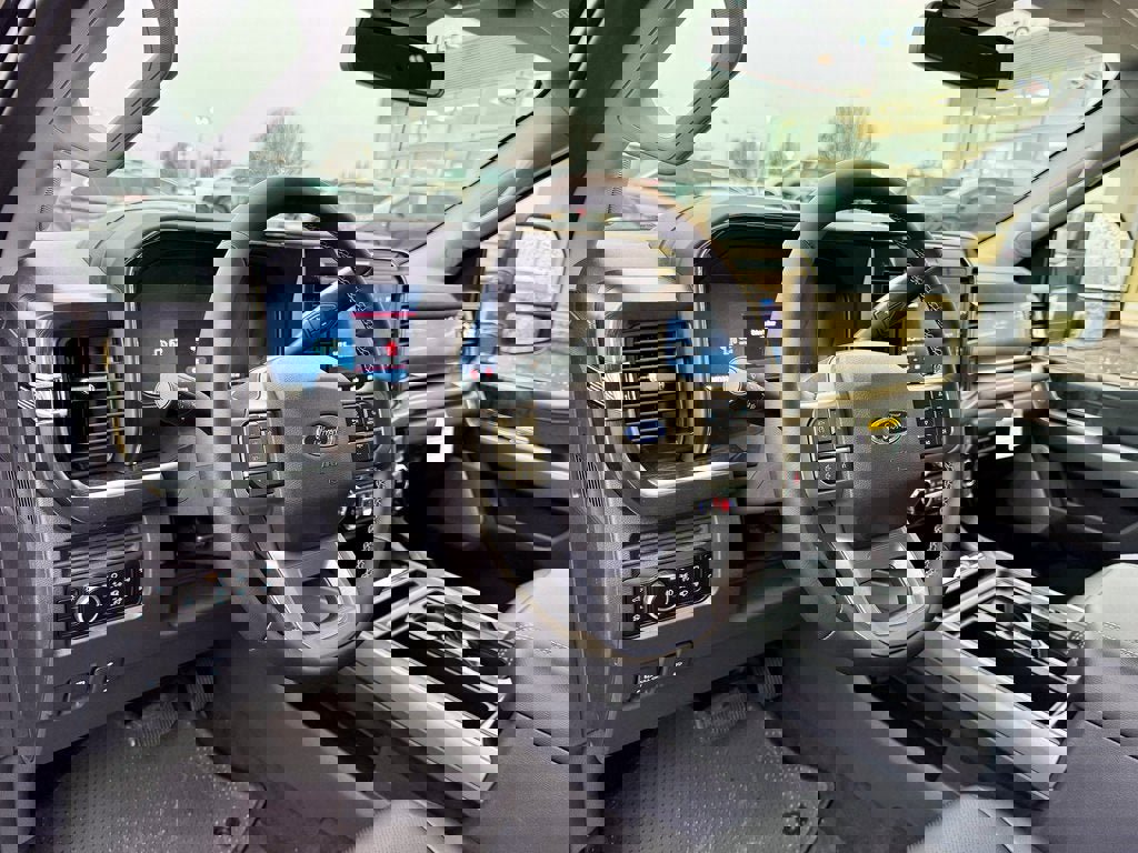 New 2026 Ford F250 Lariat w/ Black Appearance Package image 8