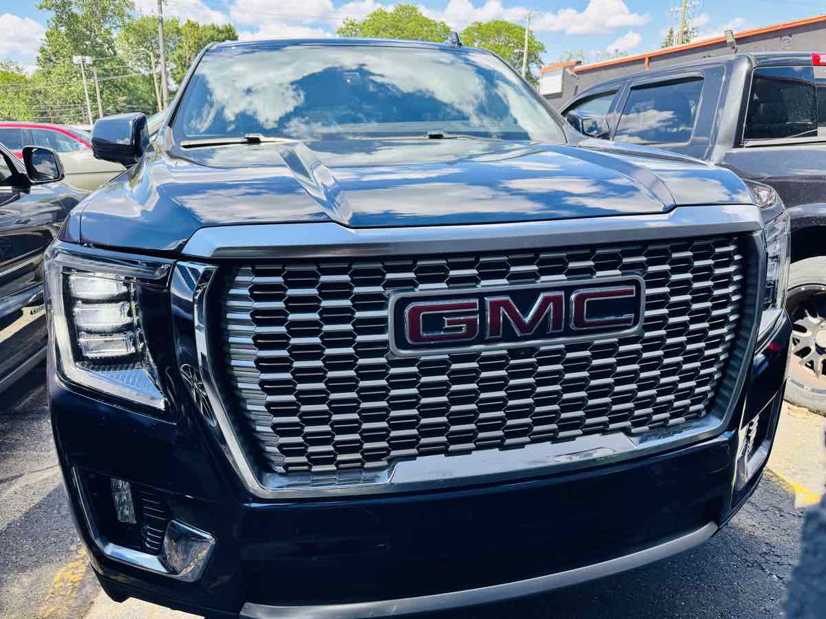 Used 2021 GMC Yukon XL Denali w/ Advanced Technology Package AWD/4WD image 11