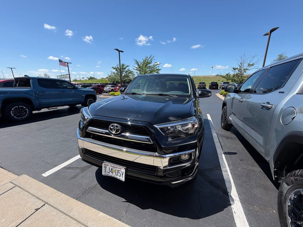 Used 2018 Toyota 4Runner Limited AWD/4WD image 2