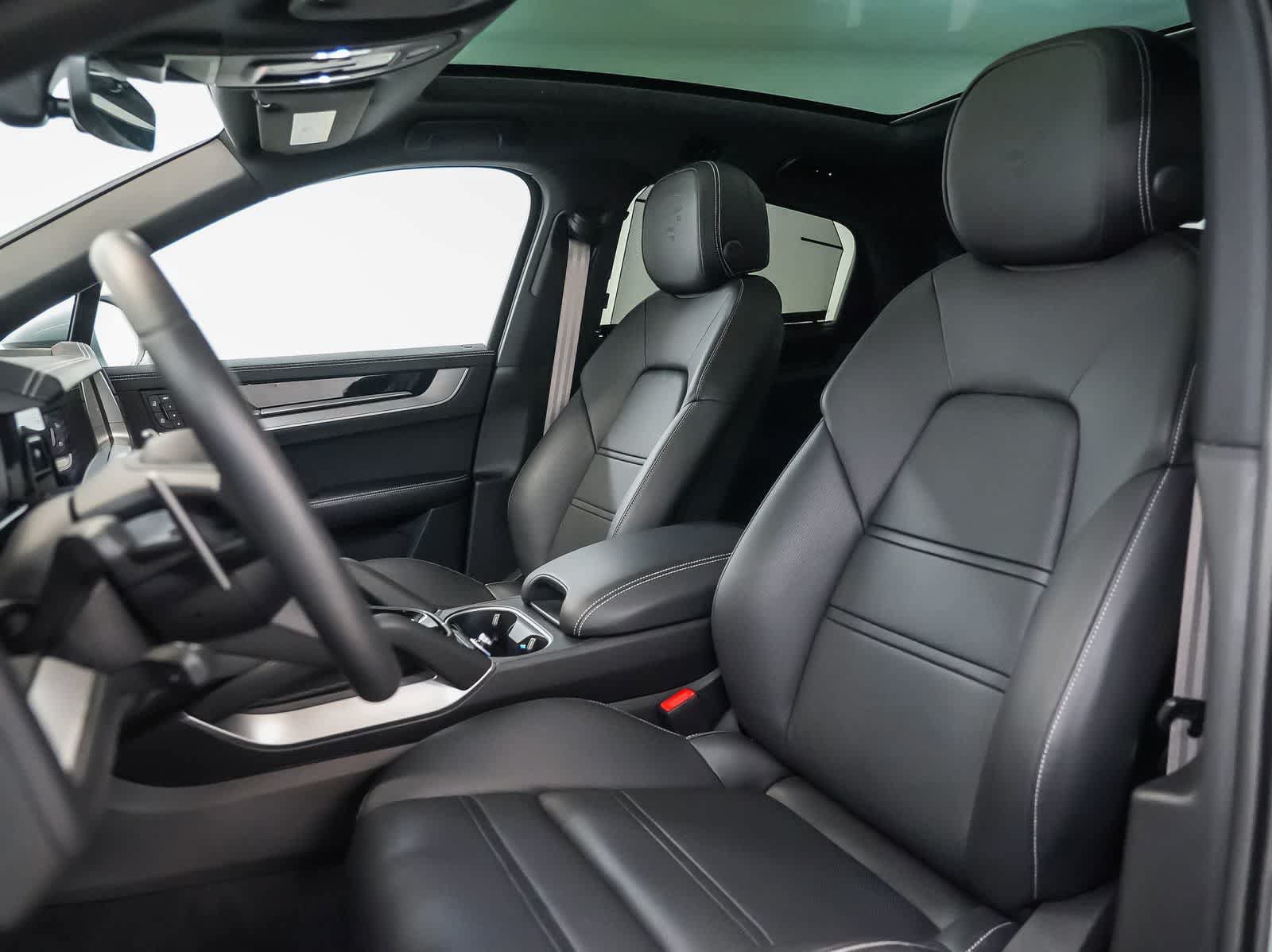 Certified 2026 Porsche Cayenne S AWD/4WD image 5