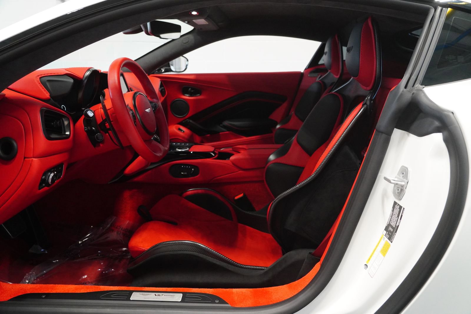 Used 2023 Aston Martin V12 Vantage RWD image 13