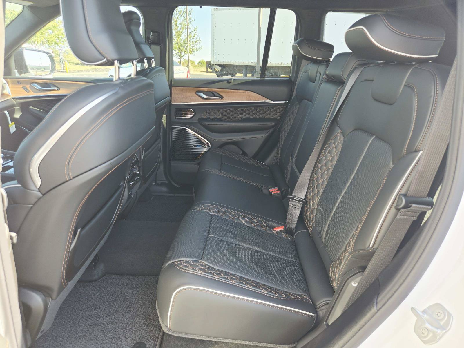 New 2027 Jeep Grand Cherokee Summit AWD/4WD image 14