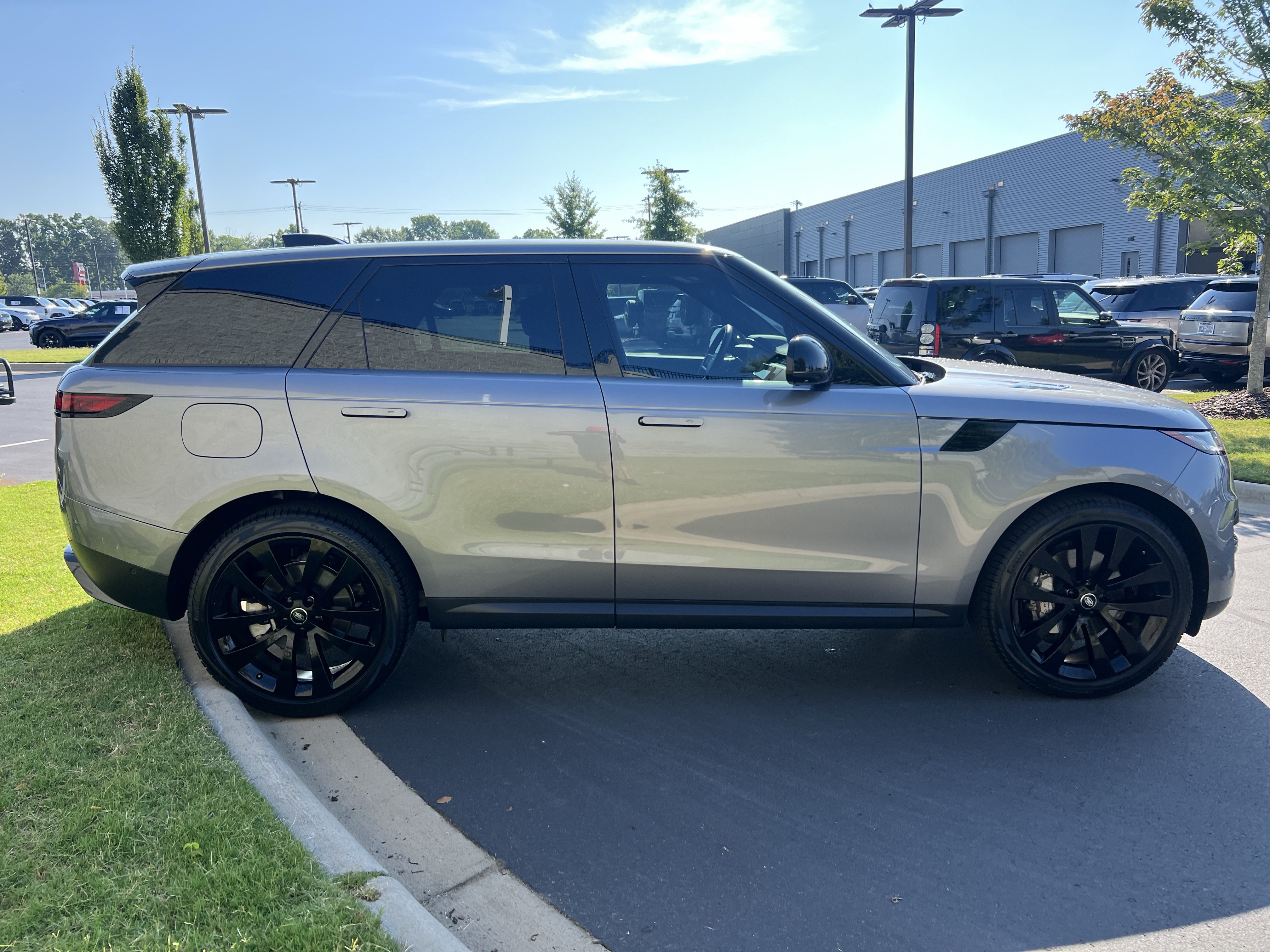 Certified 2025 Land Rover Range Rover Sport SE AWD/4WD image 8