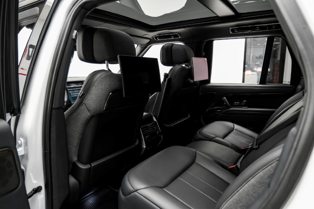 Used 2023 Land Rover Range Rover SV AWD/4WD image 39