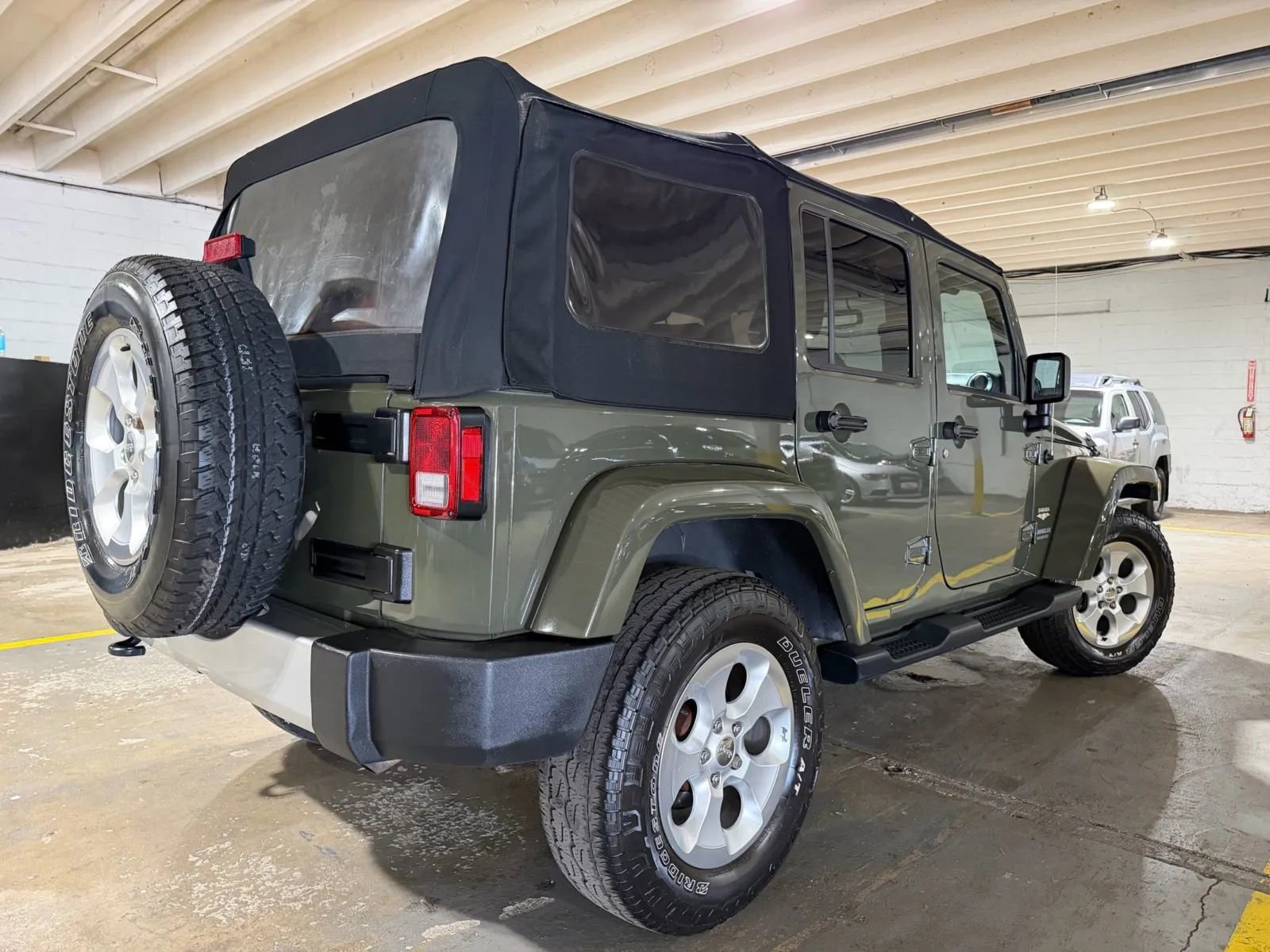 Used 2015 Jeep Wrangler Unlimited Sahara w/ Connectivity Group AWD/4WD image 4
