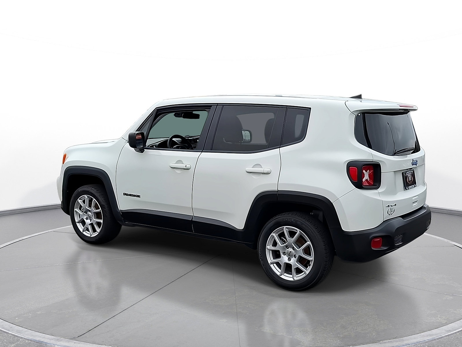 Used 2023 Jeep Renegade Latitude AWD/4WD image 6