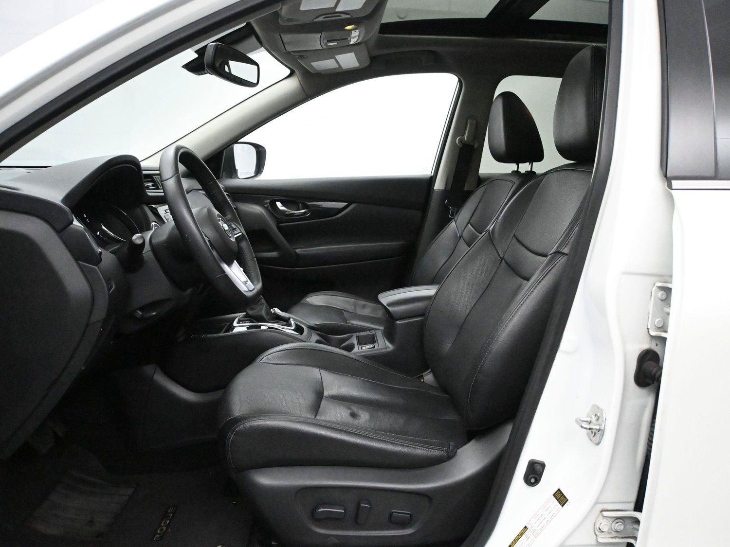 Used 2019 Nissan Rogue SL w/ Premium Package AWD/4WD image 8