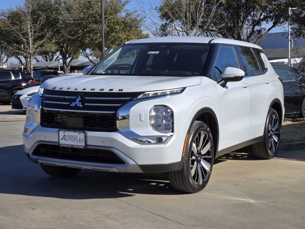 New 2026 Mitsubishi Outlander SE image 2
