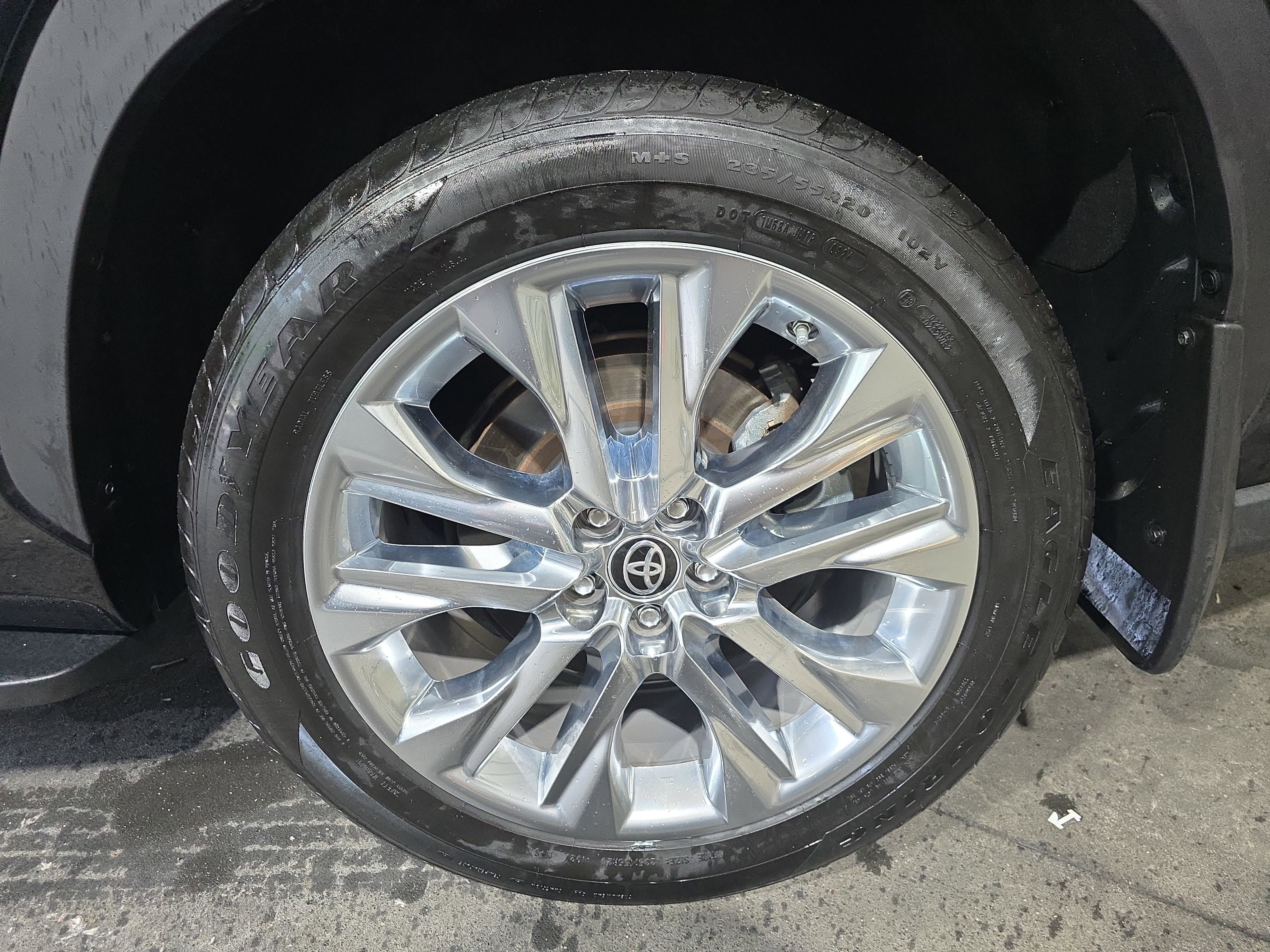 Used 2024 Toyota Highlander Limited AWD/4WD image 36