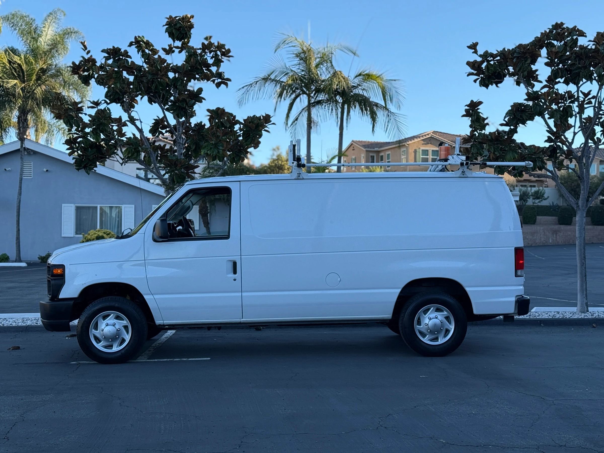 Used 2014 Ford E-150 and Econoline 150 w/ Power Group image 2
