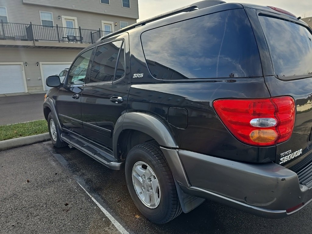 Used 2004 Toyota Sequoia SR5 image 3