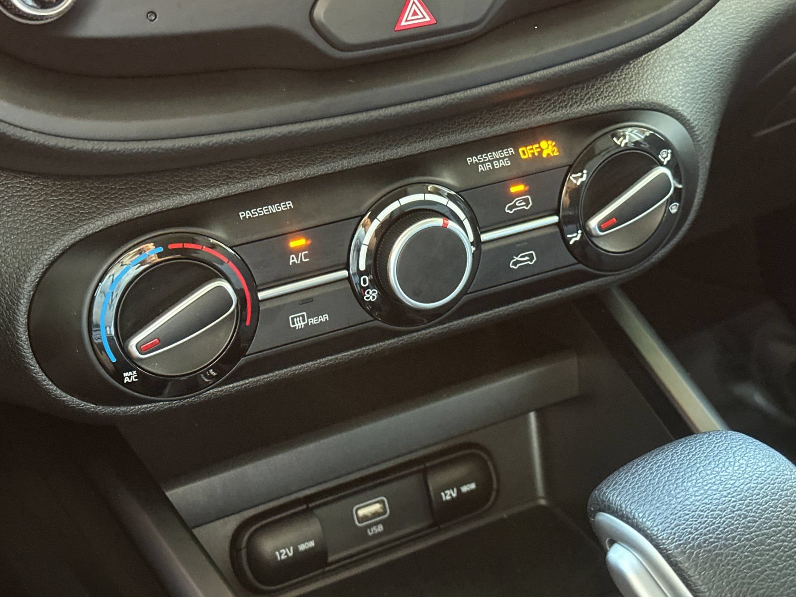 Used 2025 Kia Soul LX w/ LX Technology Package FWD image 20