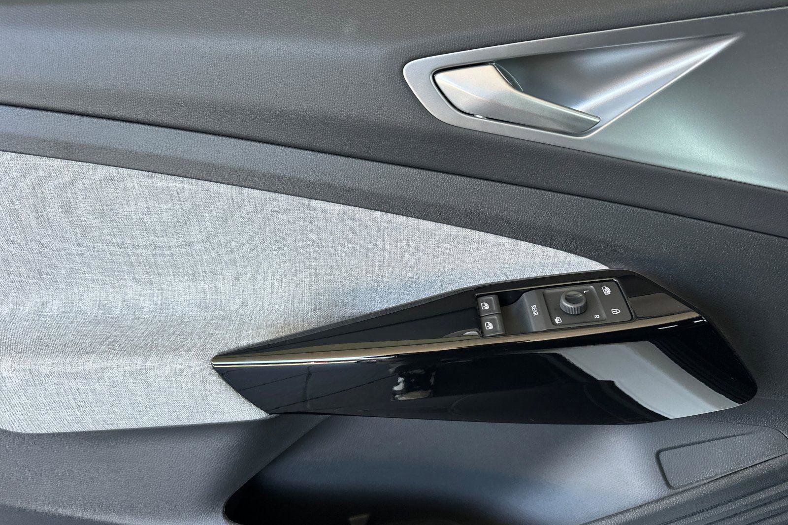 New 2025 Volkswagen ID.4 Pro image 10