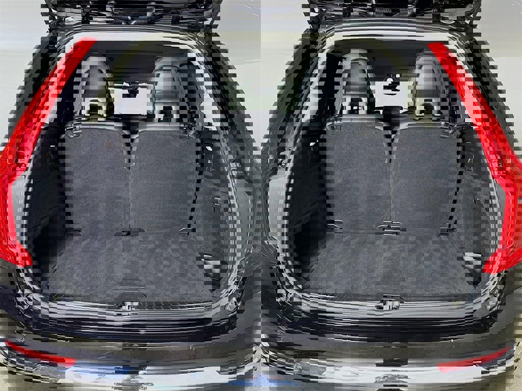 Certified 2025 Volvo XC90 B6 Plus image 27