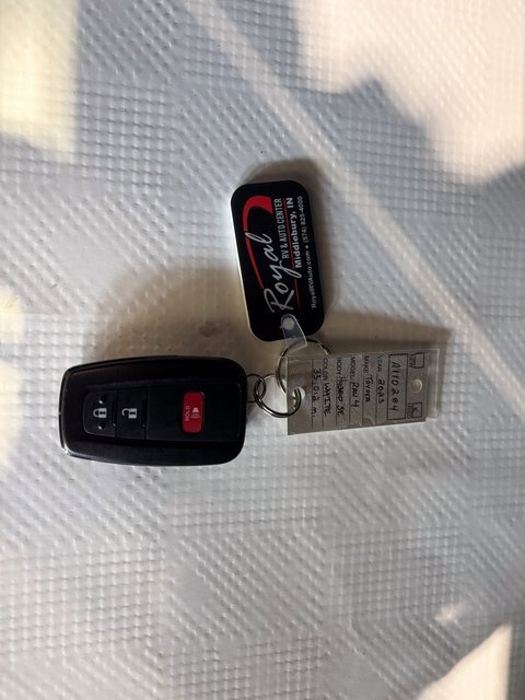 Used 2023 Toyota RAV4 SE image 32