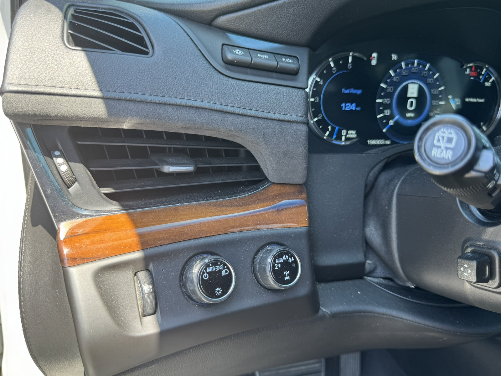 Used 2017 Cadillac Escalade ESV Luxury AWD/4WD image 38