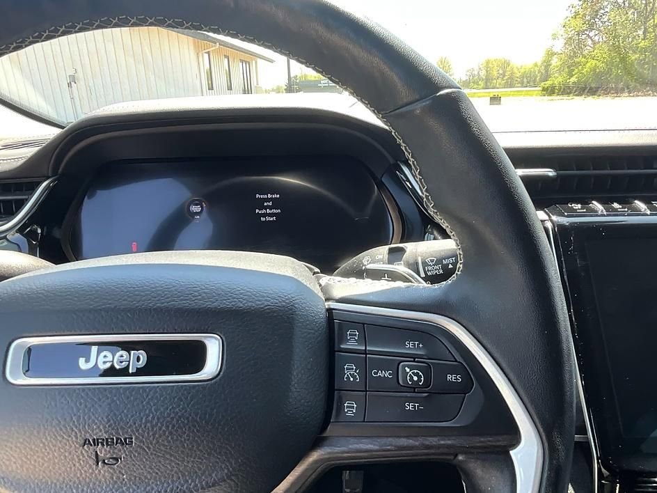 Used 2022 Jeep Grand Cherokee L Limited AWD/4WD image 13
