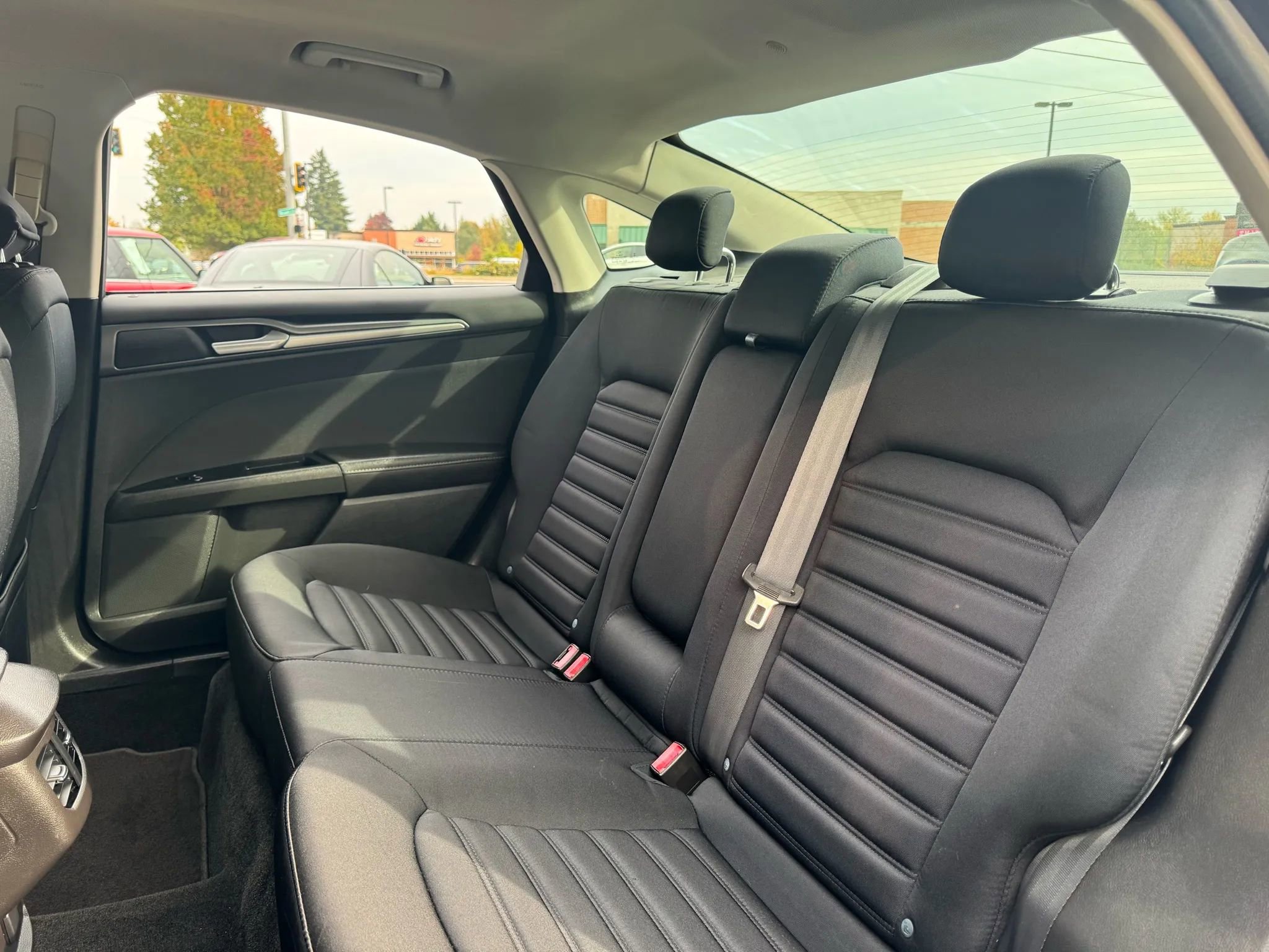 Used 2015 Ford Fusion SE image 17