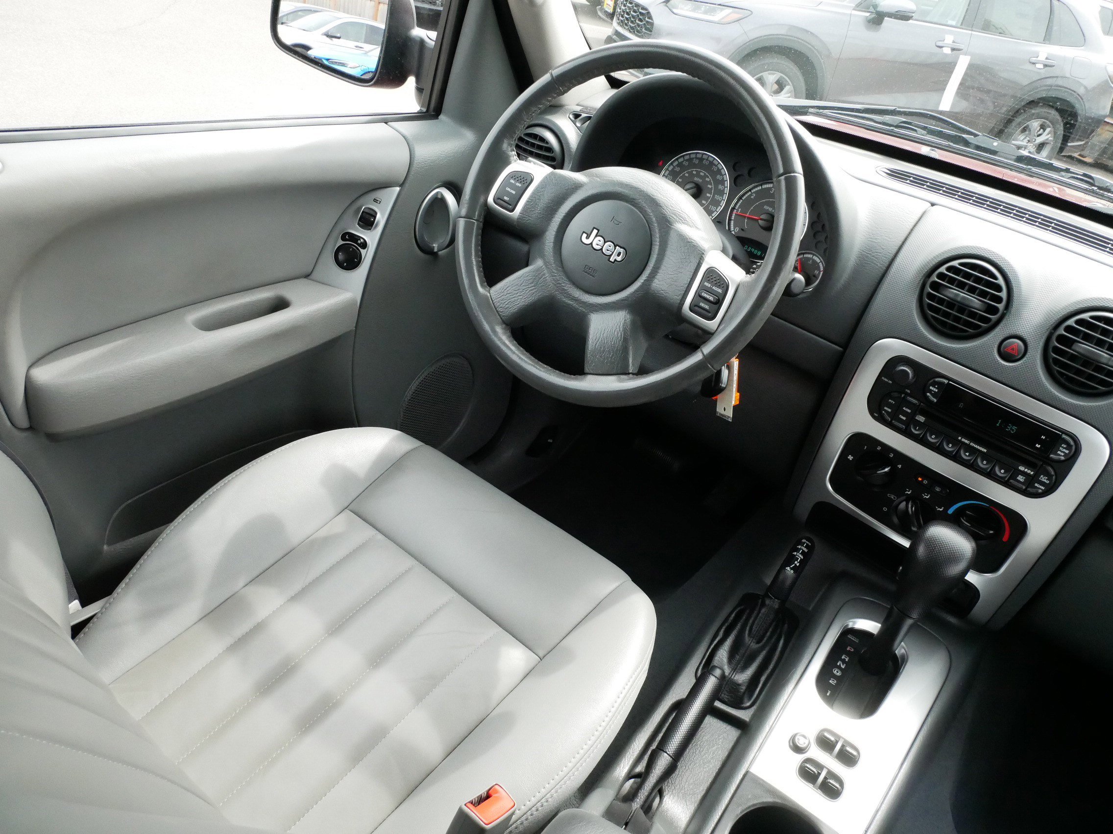 Used 2006 Jeep Liberty Limited image 9