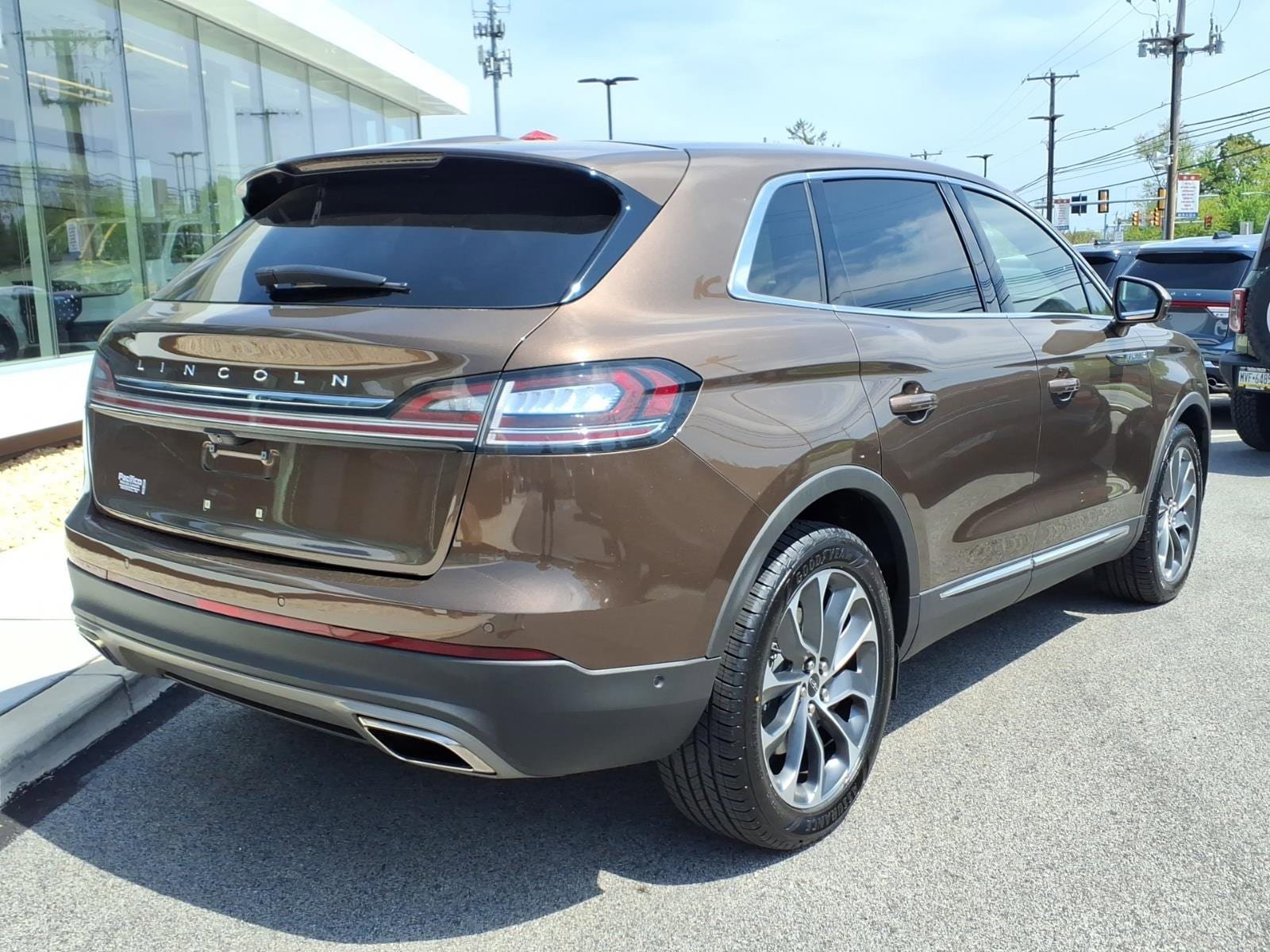 Certified 2022 Lincoln Nautilus Reserve w/ Equipment Group 201A AWD/4WD image 4