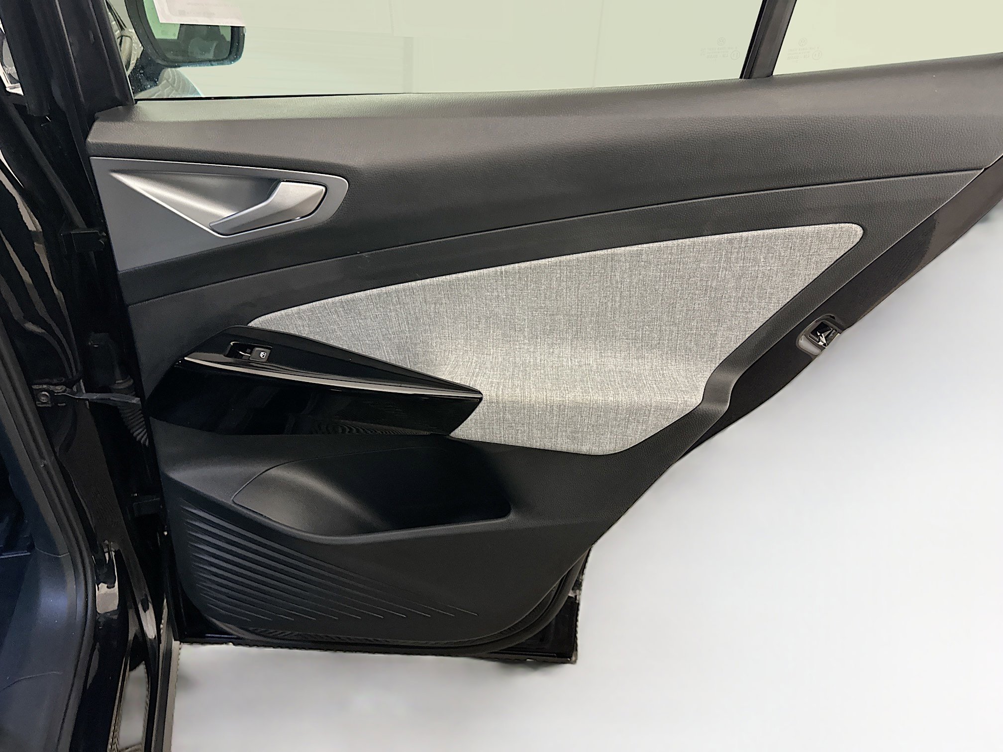 Used 2023 Volkswagen ID.4 Pro image 31