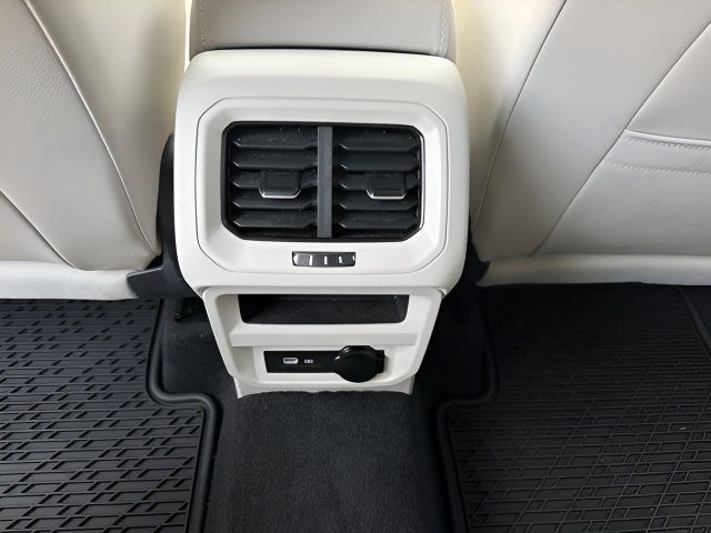 Certified 2024 Volkswagen Tiguan SE R-Line AWD/4WD image 8