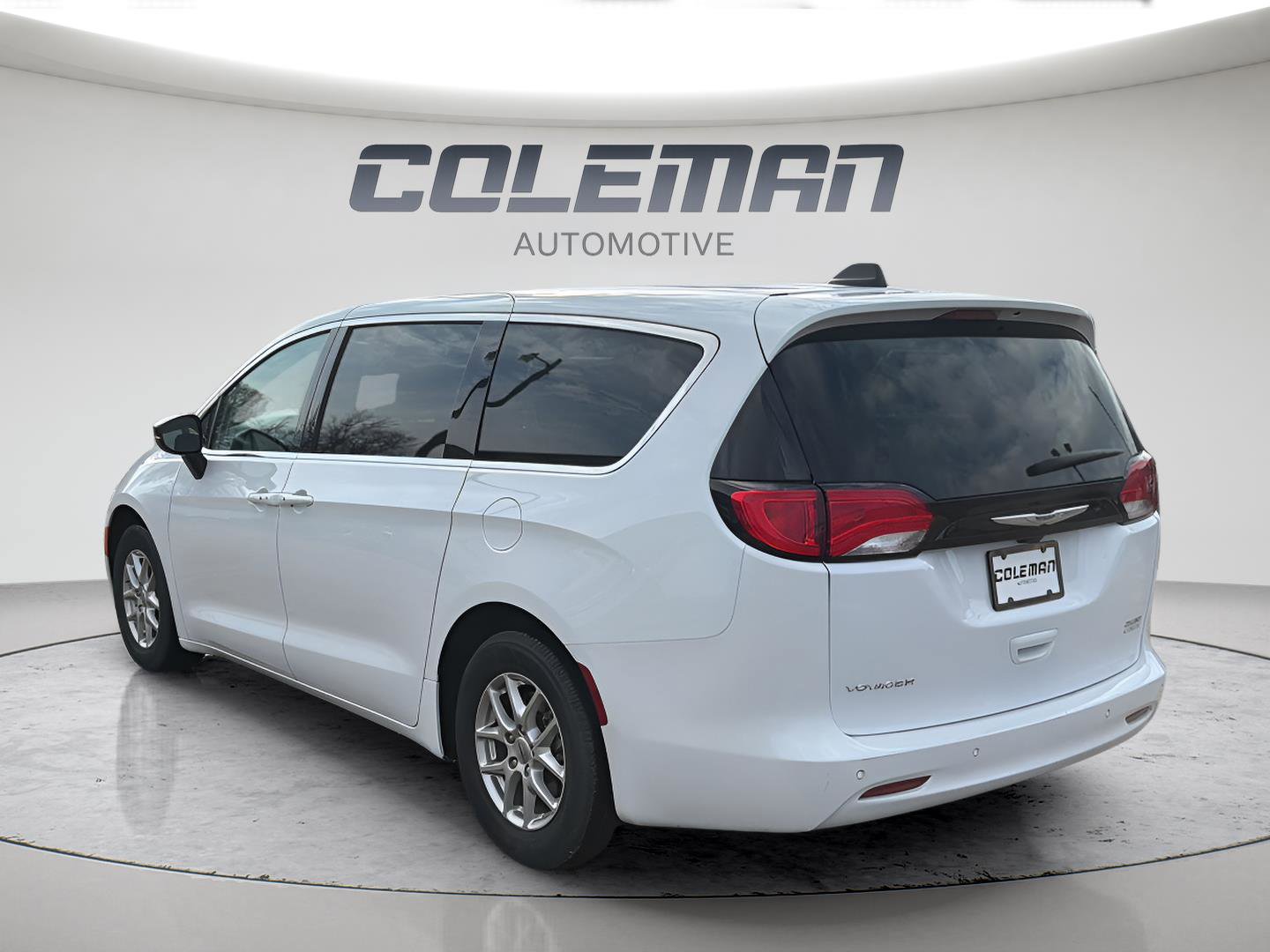 Used 2024 Chrysler Voyager LX FWD image 3