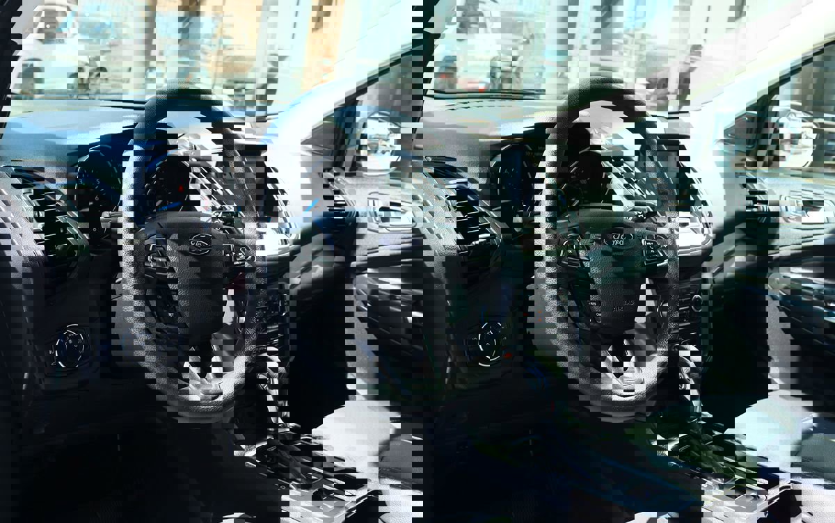 Used 2018 Ford Escape SE image 38