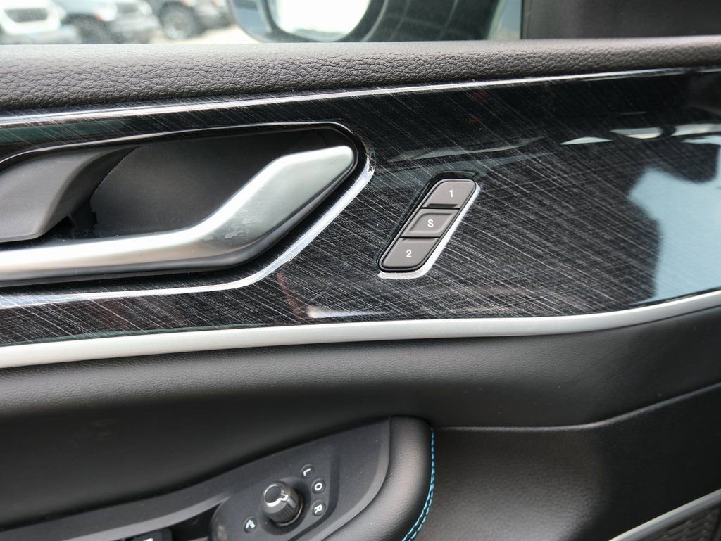 Used 2024 Jeep Grand Cherokee Trailhawk image 31