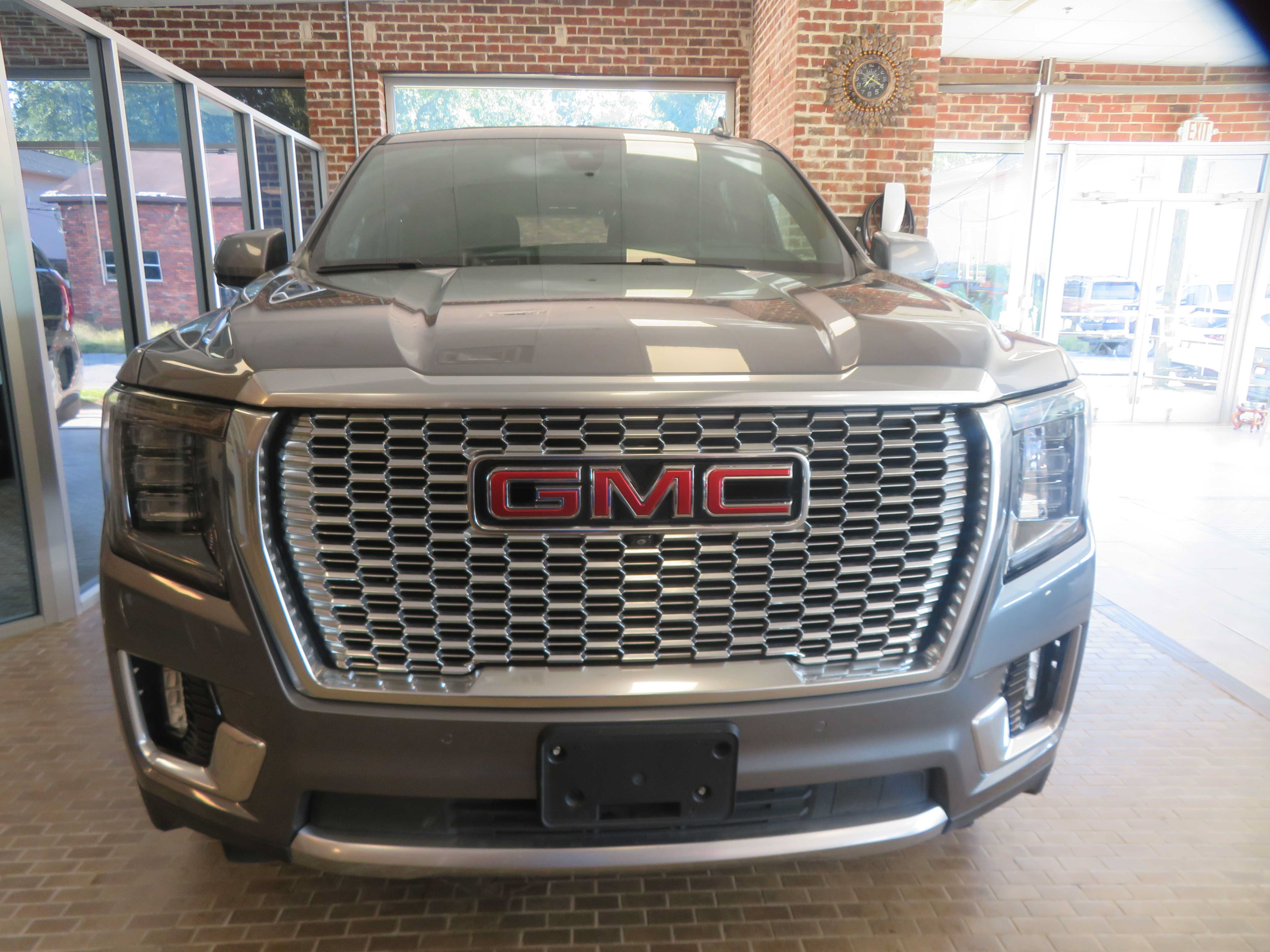 Used 2021 GMC Yukon Denali AWD/4WD image 2