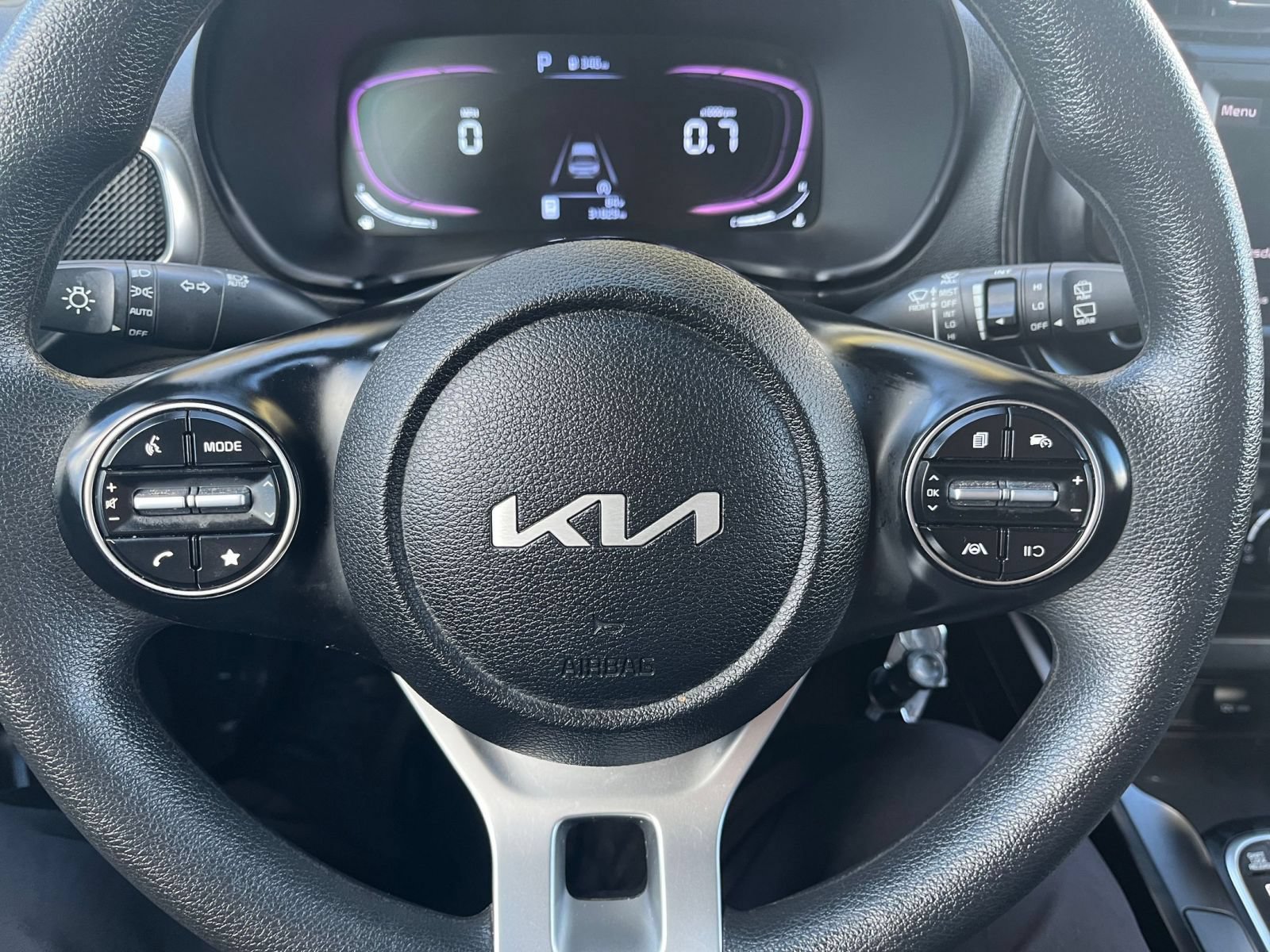 Used 2025 Kia Soul LX w/ LX Technology Package FWD image 25