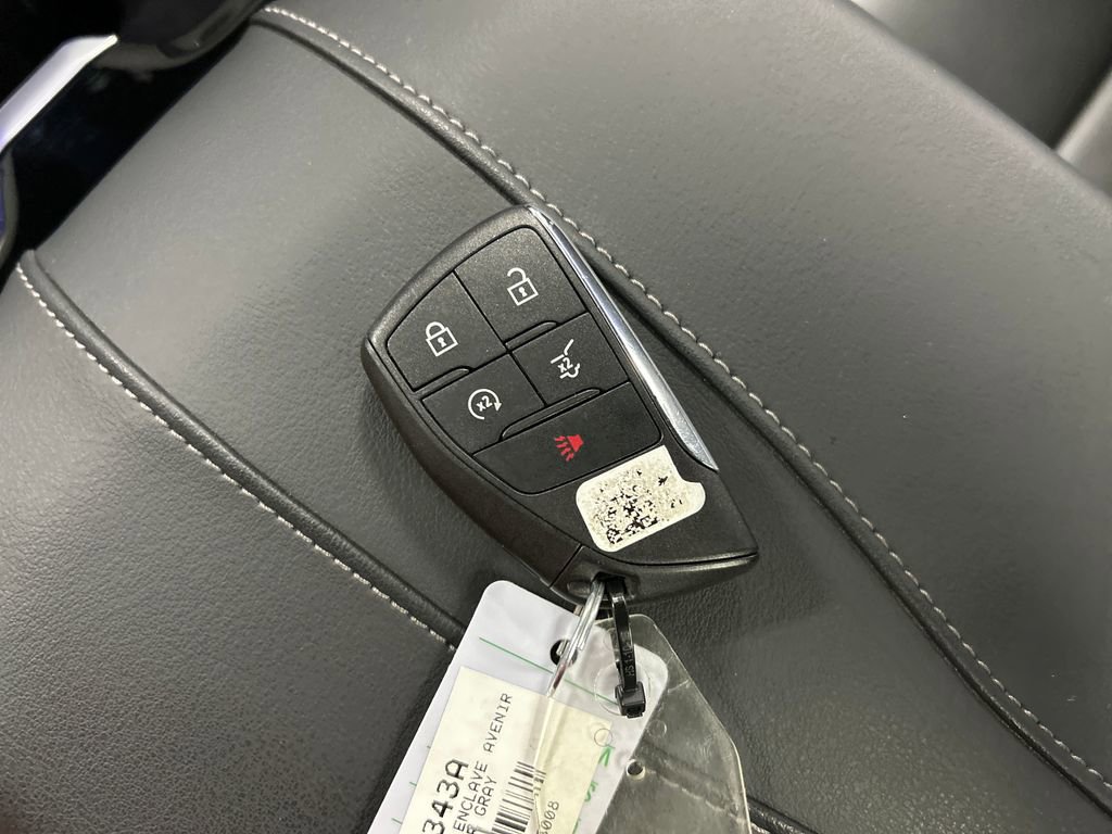 Used 2025 Buick Enclave Avenir image 22