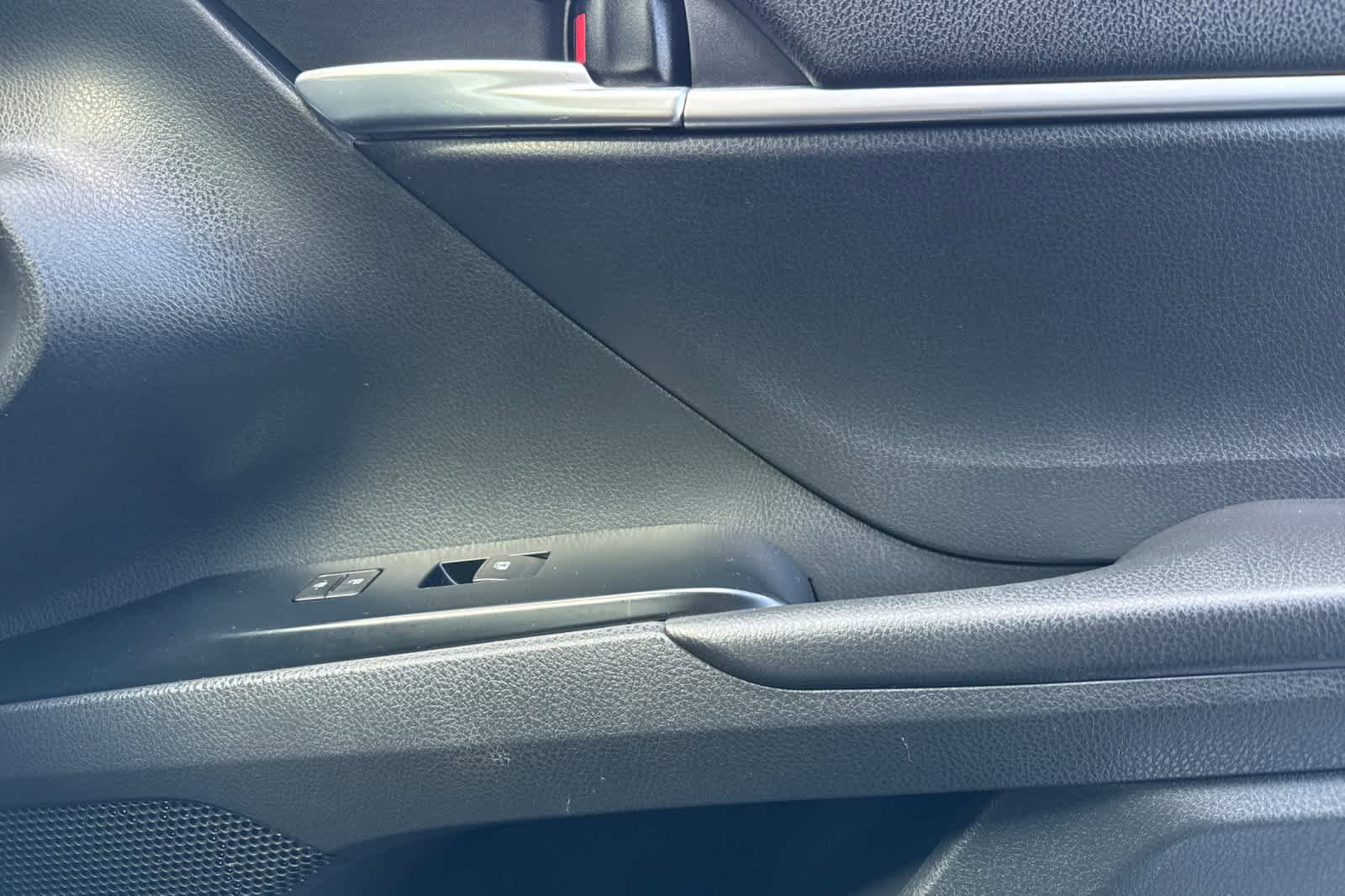Used 2018 Toyota Camry LE image 17