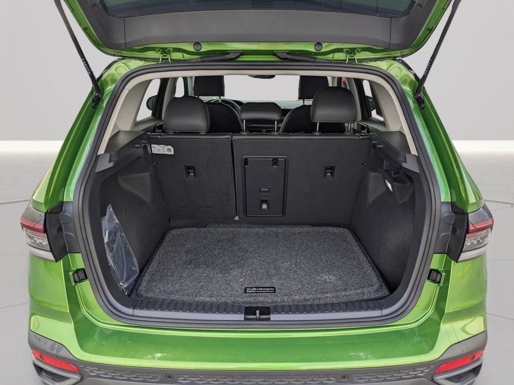 Certified 2025 Volkswagen Taos SE AWD/4WD image 13