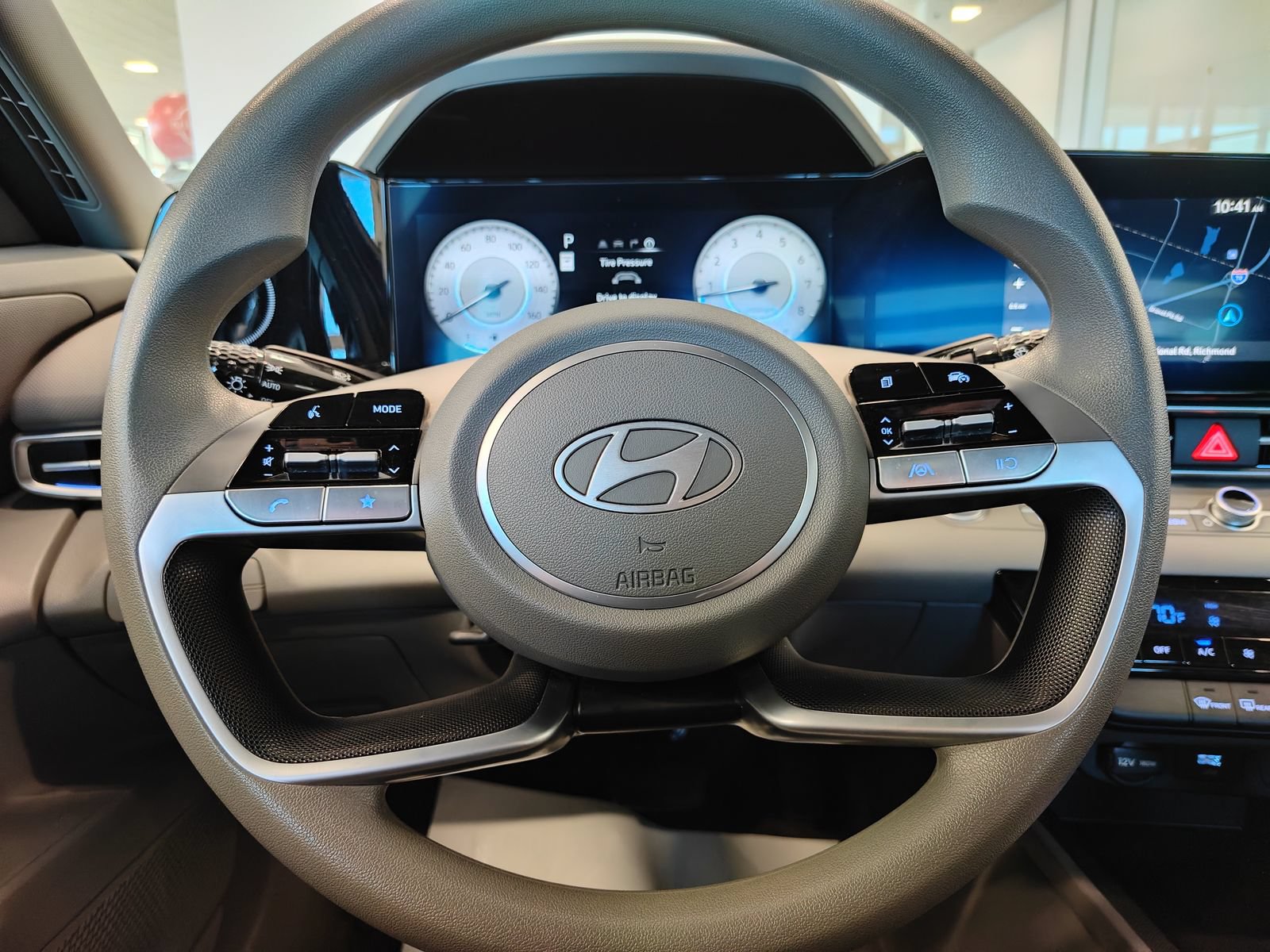 Used 2024 Hyundai Elantra SEL FWD image 17