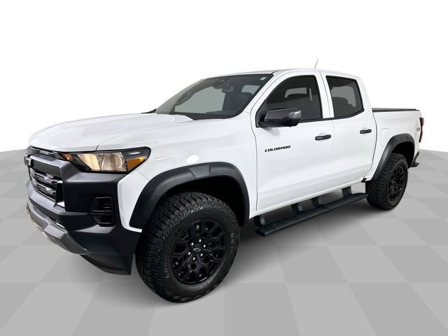 Used 2025 Chevrolet Colorado Trail Boss AWD/4WD image 4