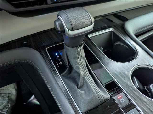 Used 2024 Toyota Sienna Limited image 12