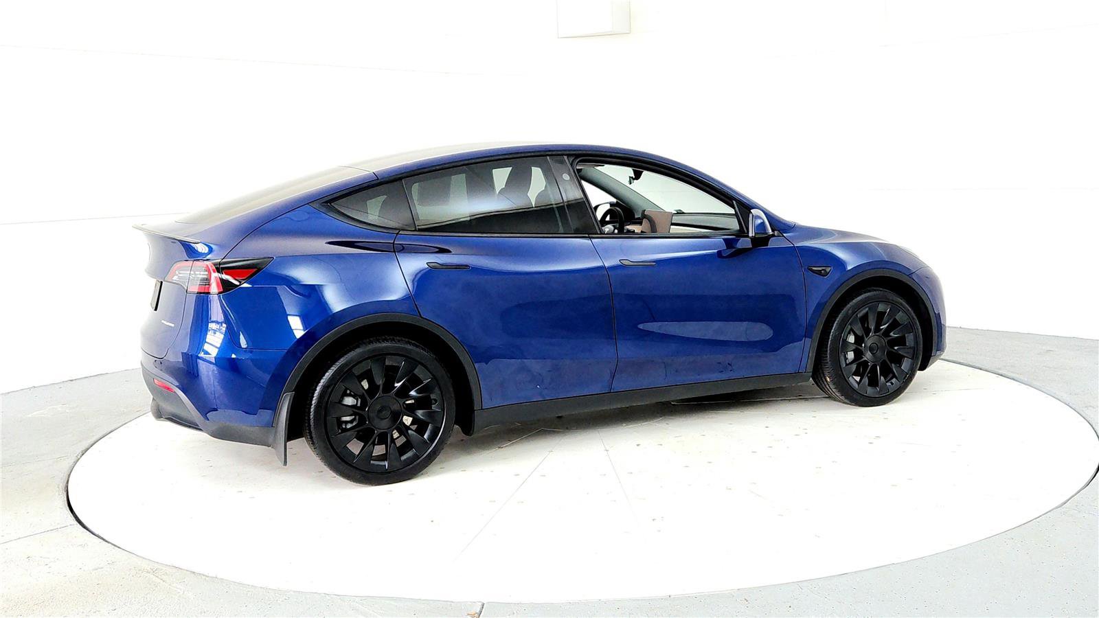 Used 2024 Tesla Model Y Long Range image 6