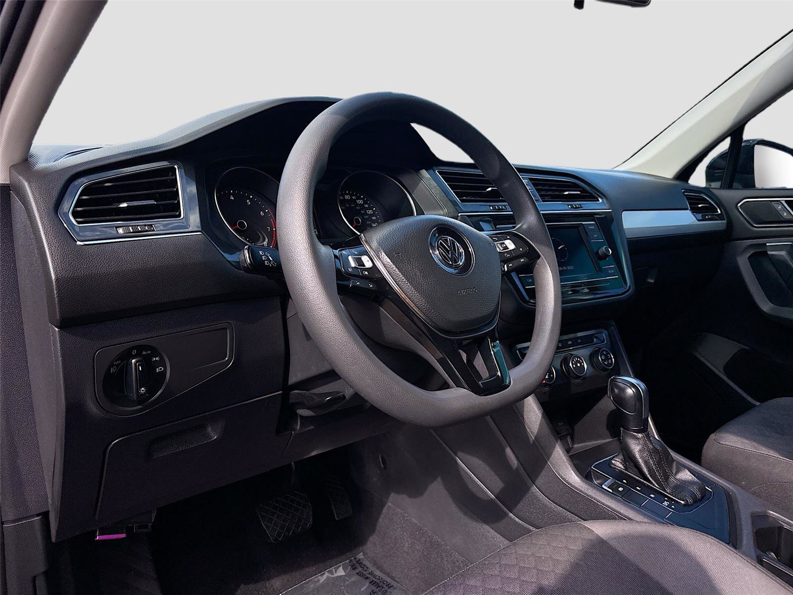 Used 2018 Volkswagen Tiguan S w/ Front Fog Lights Package image 10