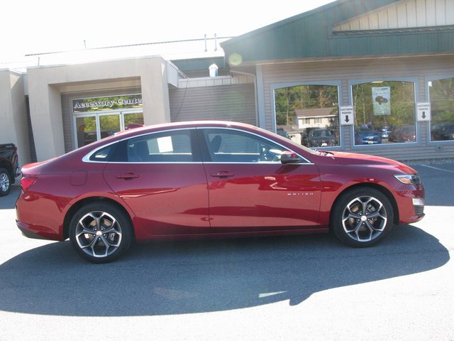 Used 2024 Chevrolet Malibu LT image 3