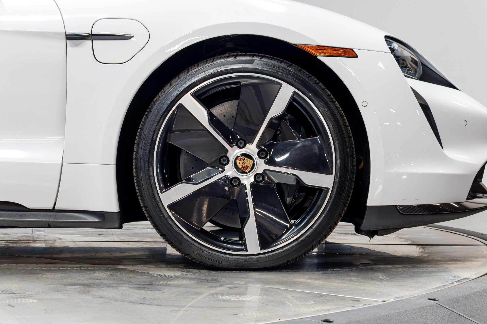 Used 2020 Porsche Taycan Turbo S AWD/4WD image 25