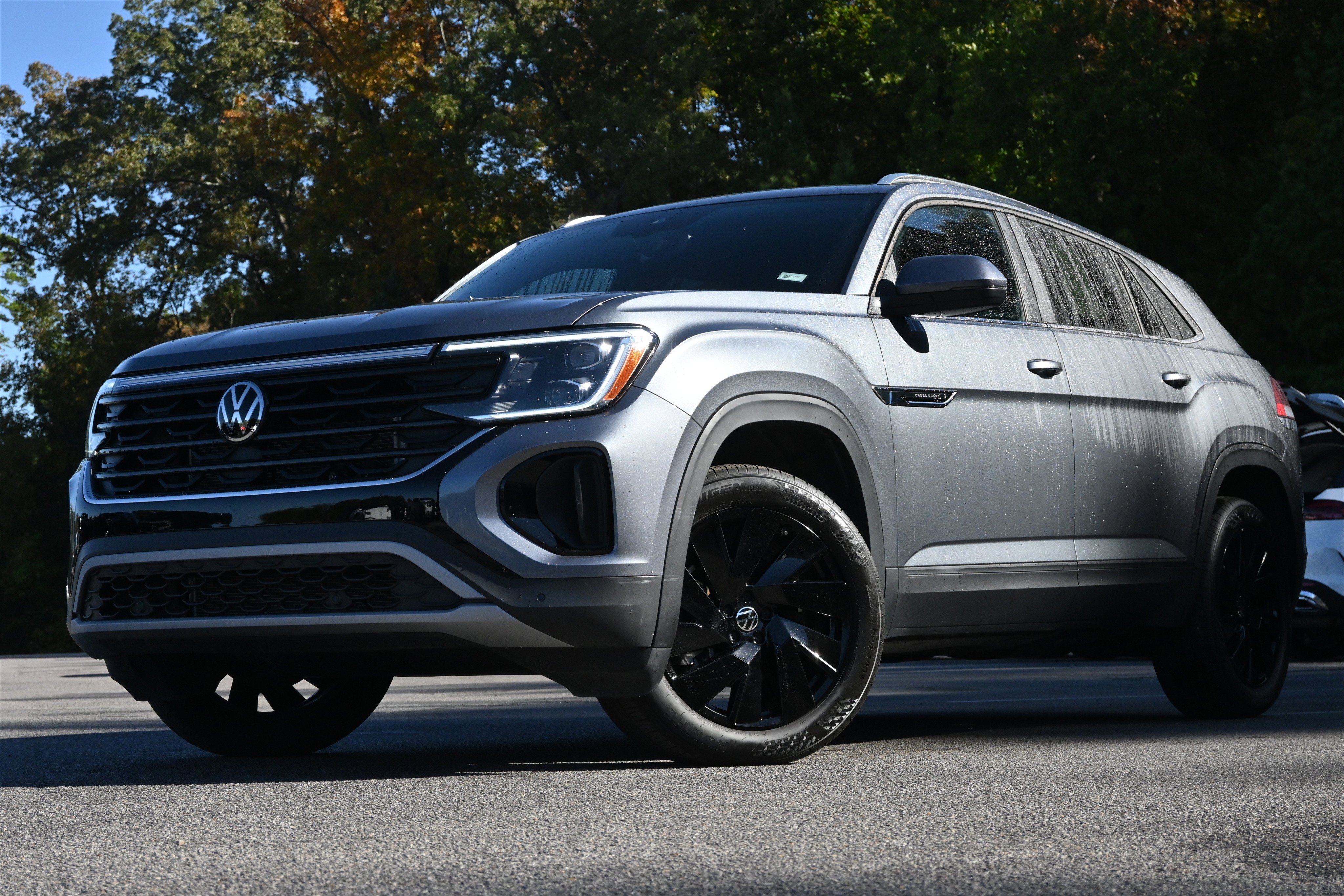 Used 2025 Volkswagen Atlas Cross Sport SE image 4