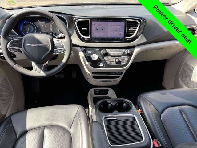 Used 2023 Chrysler Pacifica Touring-L FWD image 28