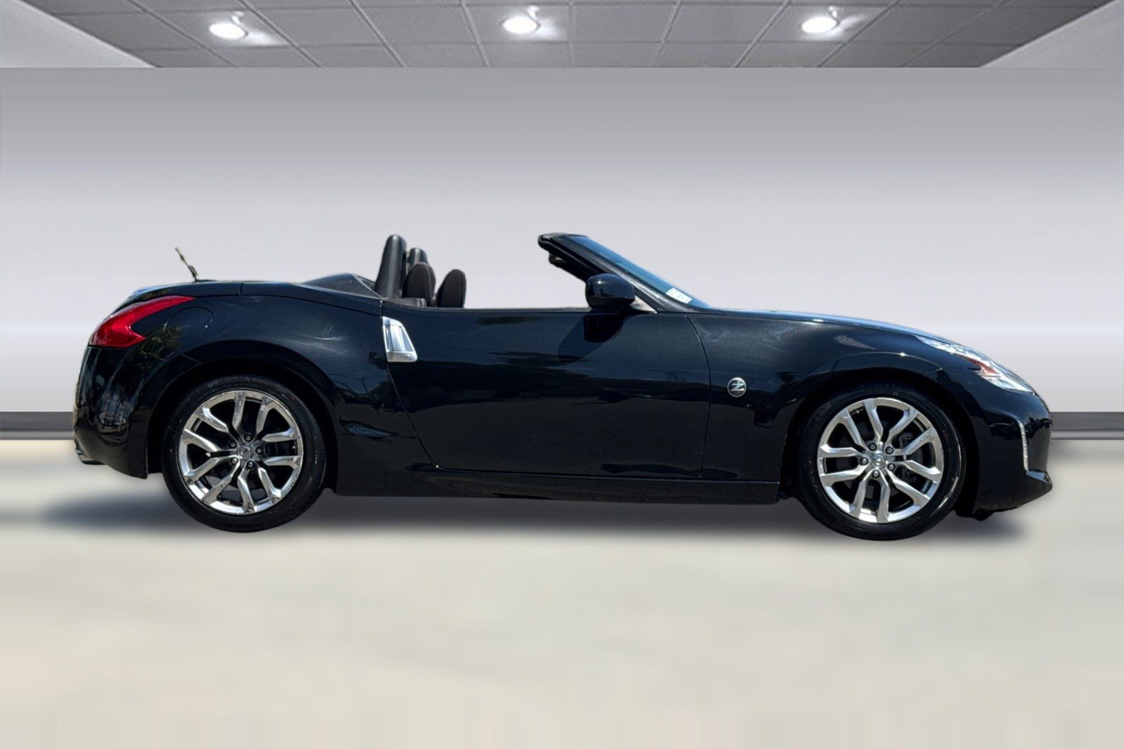 Used 2014 Nissan 370Z Roadster RWD image 8