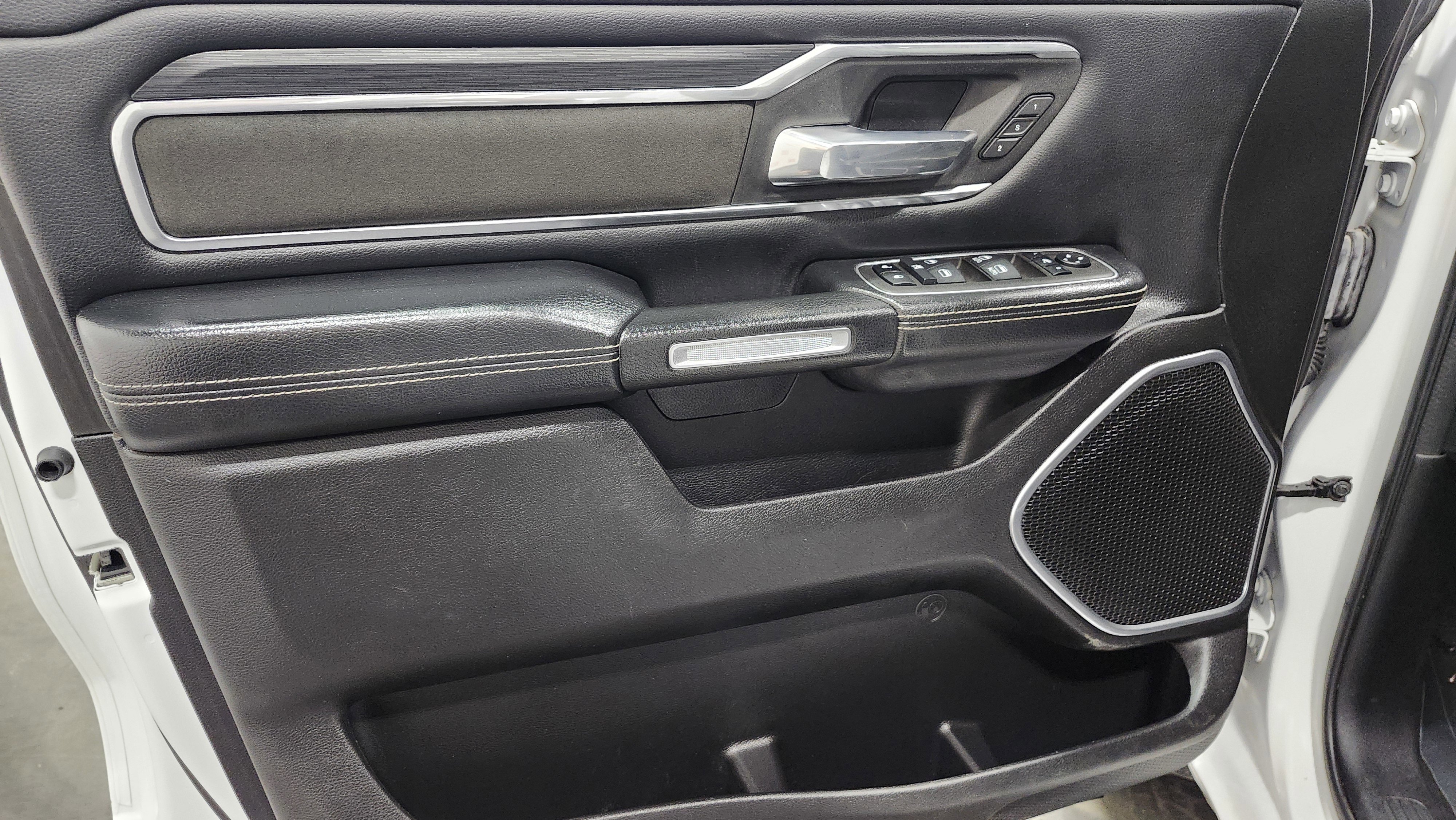 Used 2023 RAM 1500 Laramie image 31