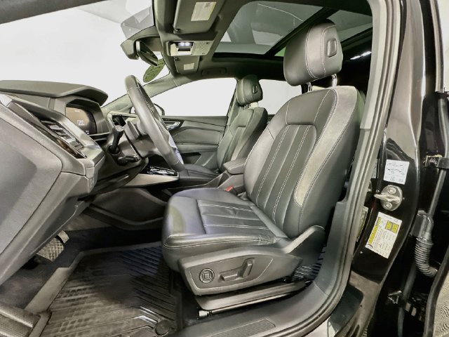 Used 2022 Audi Q4 e-tron Premium Plus AWD/4WD image 4