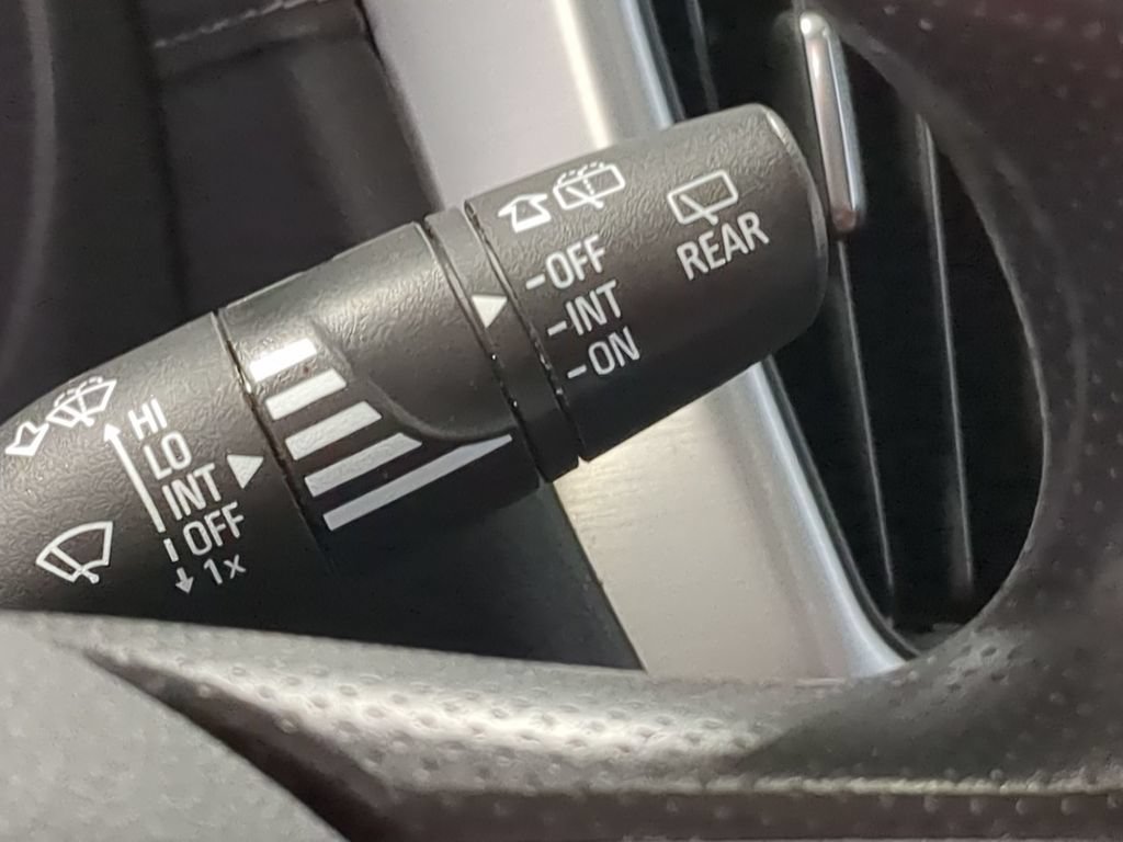 Used 2023 GMC Terrain SLE w/ Driver Convenience Package FWD image 31